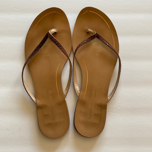 Banana Republic outlet thin strapped sandals flip-flops - Picture 1 of 3
